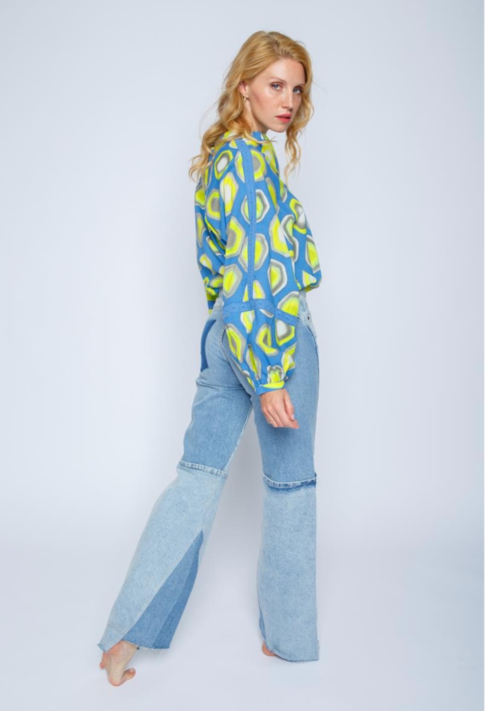Emily van den Bergh: Moderne Shirtbluse mit Stehkragen & halber Knopfblende 8124-155530 – Bild 3
