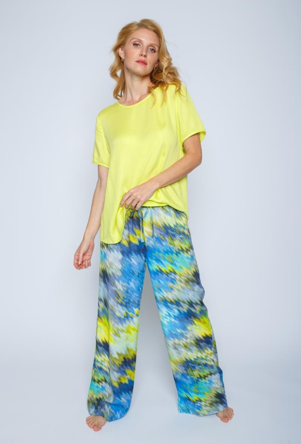 Emily van den Bergh: Basic Bluse 8229-154860 in 3 Farben – Bild 4