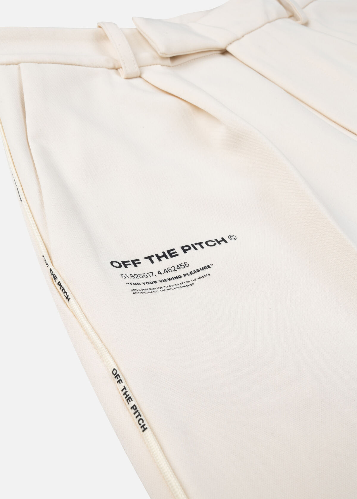 Off The Pitch: Coole Hose "SMART" in offwhite und black