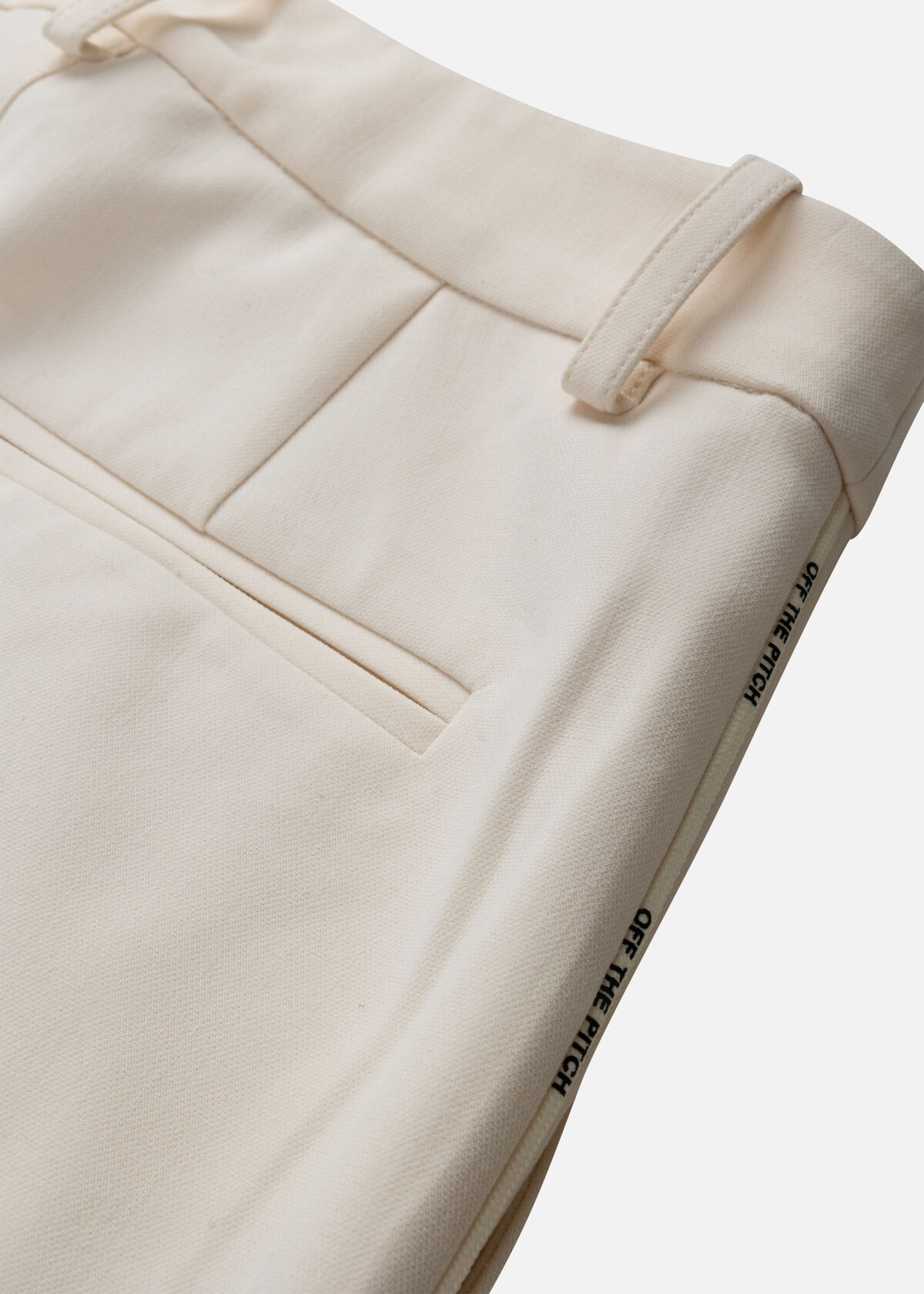 Off The Pitch: Coole Hose "SMART" in offwhite und black – Bild 4
