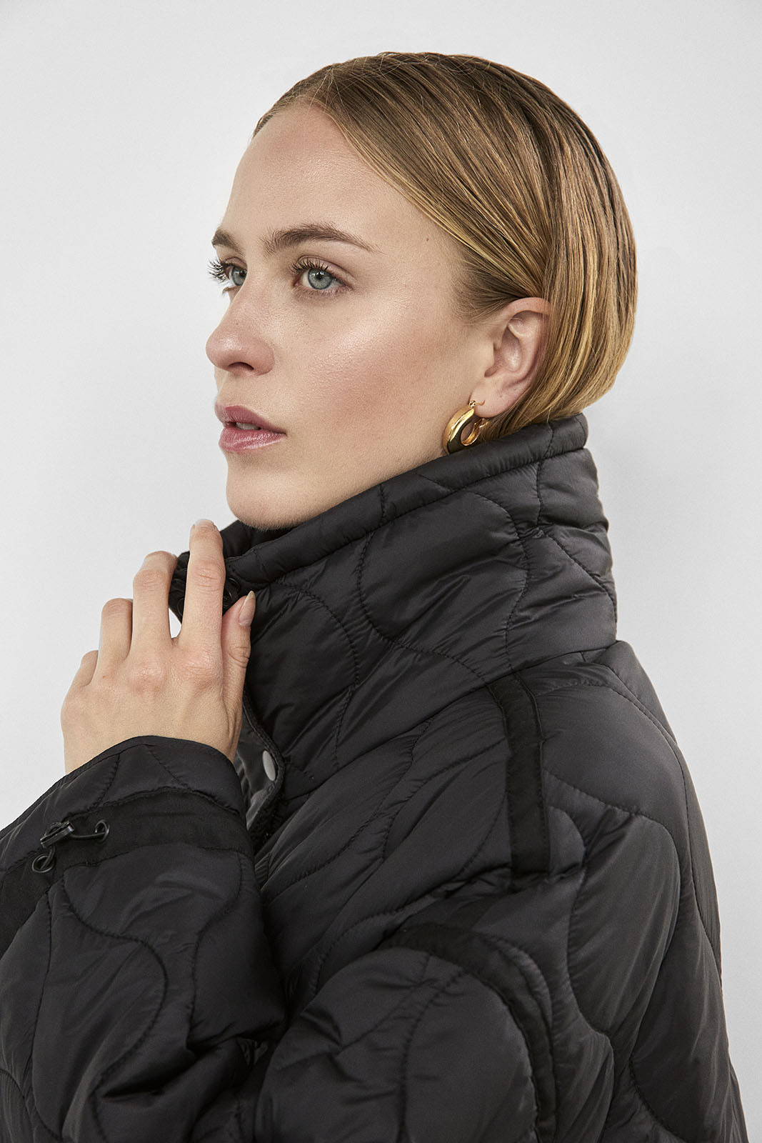 WithBlack: Kurzer Steppmantel "ALBA" black – Bild 4