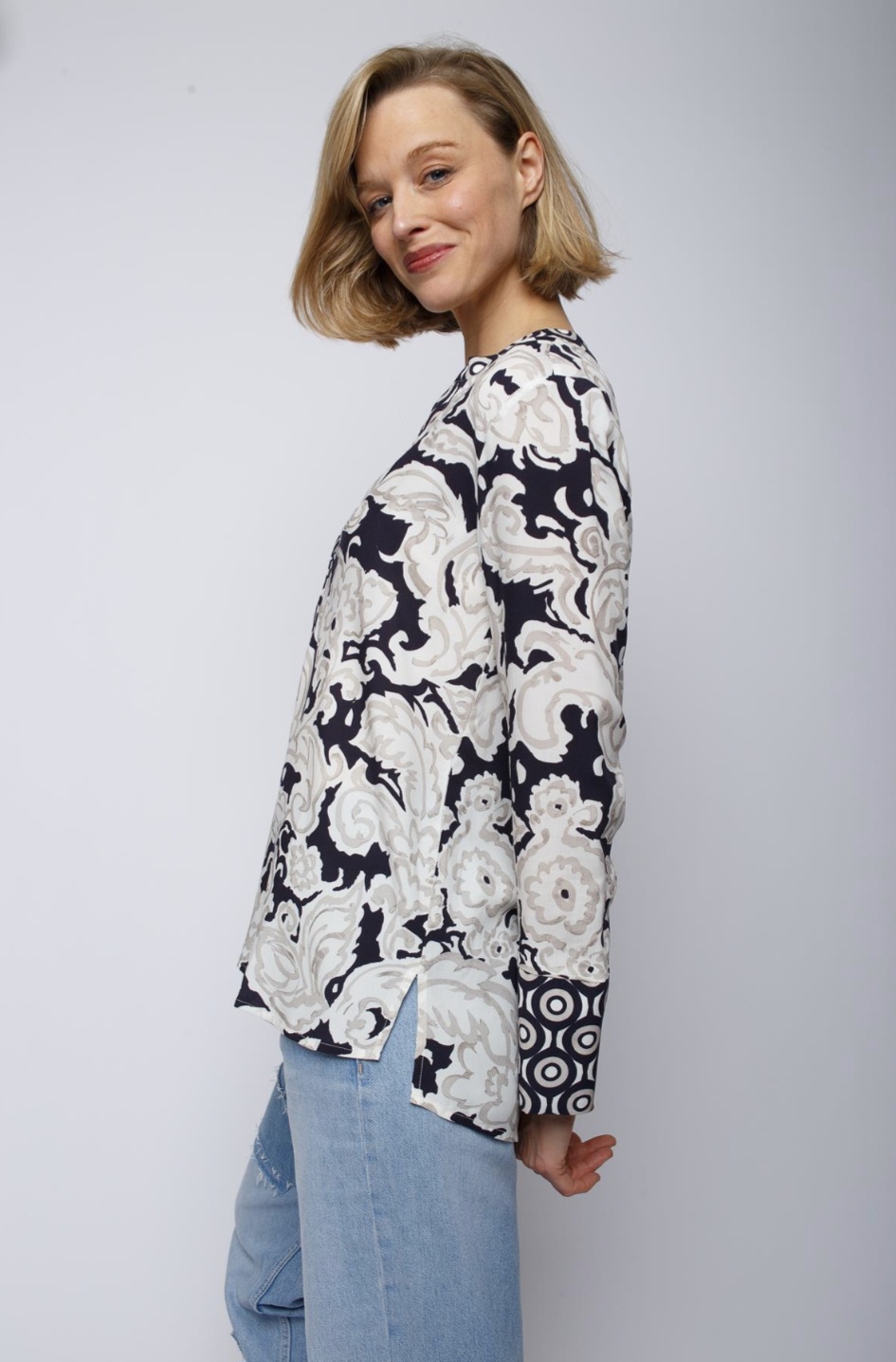 Emily van den Bergh: Süße Shirtbluse 8397-155900 in navy-taupe – Bild 2