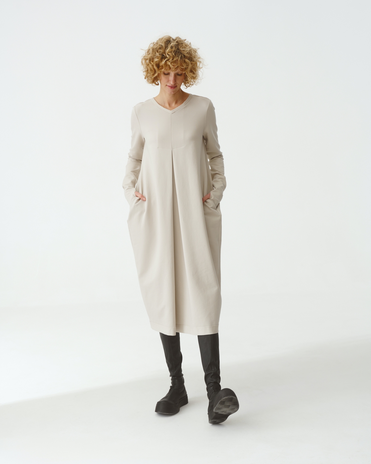 KEDZIOREK:Absolut ausgefallenes Kleid in der Farbe stone Nr. 5125