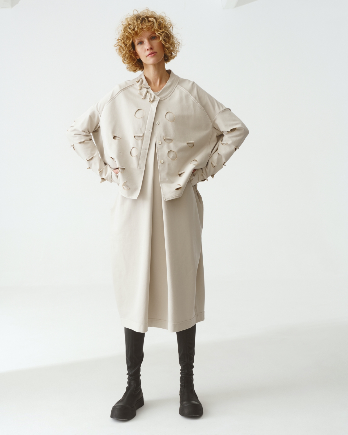 KEDZIOREK:Absolut ausgefallenes Kleid in der Farbe stone Nr. 5125 – Bild 4