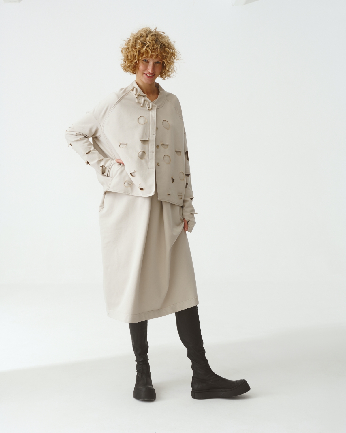 KEDZIOREK:Absolut ausgefallenes Kleid in der Farbe stone Nr. 5125 – Bild 5