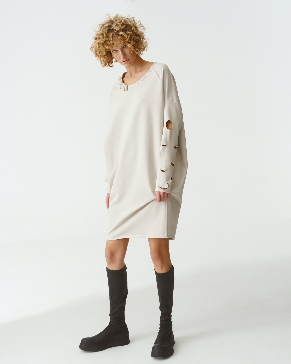 KEDZIOREK: Ausgefallenes Kleid in der Farbe stone 5131