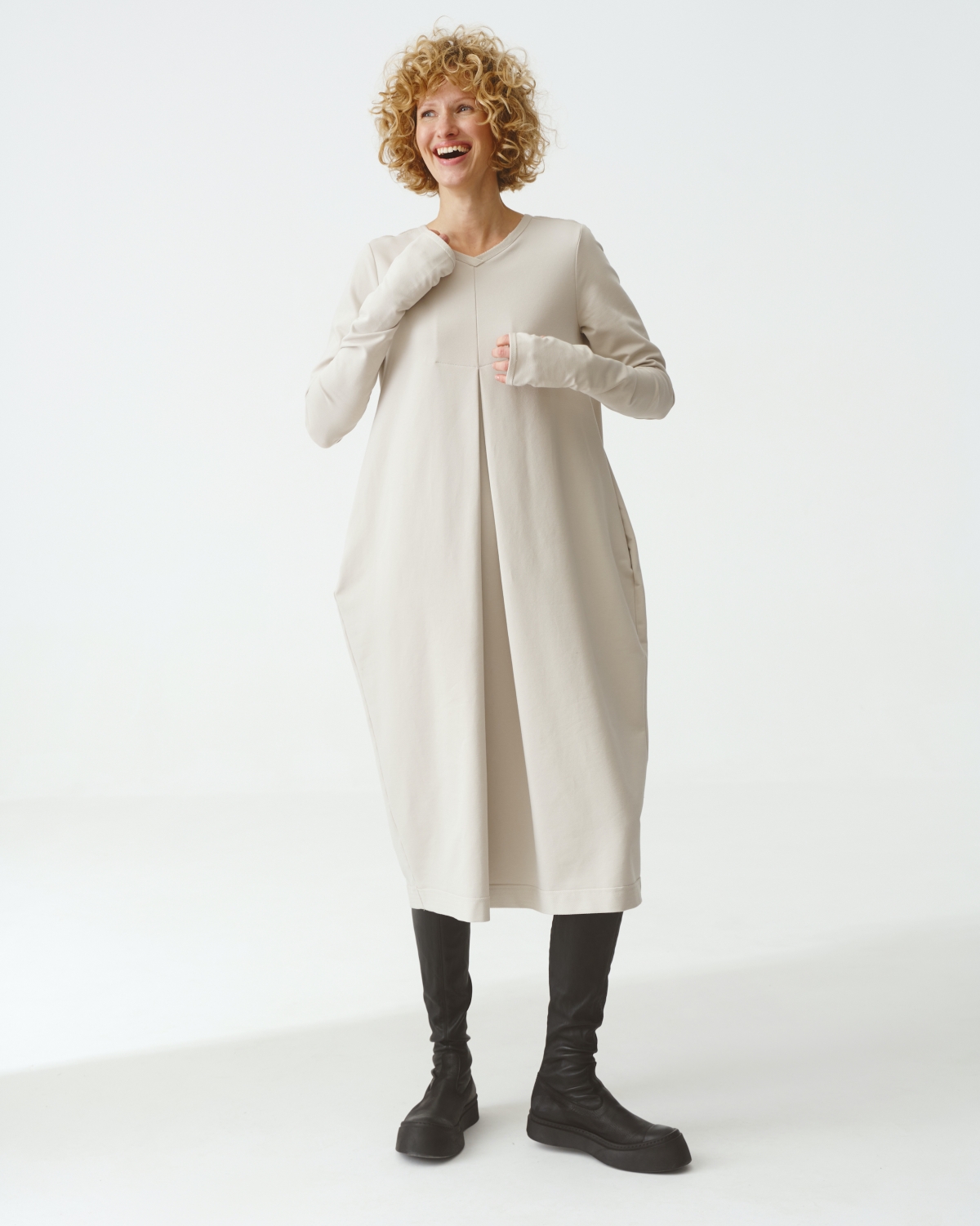 KEDZIOREK:Absolut ausgefallenes Kleid in der Farbe stone Nr. 5125 – Bild 3