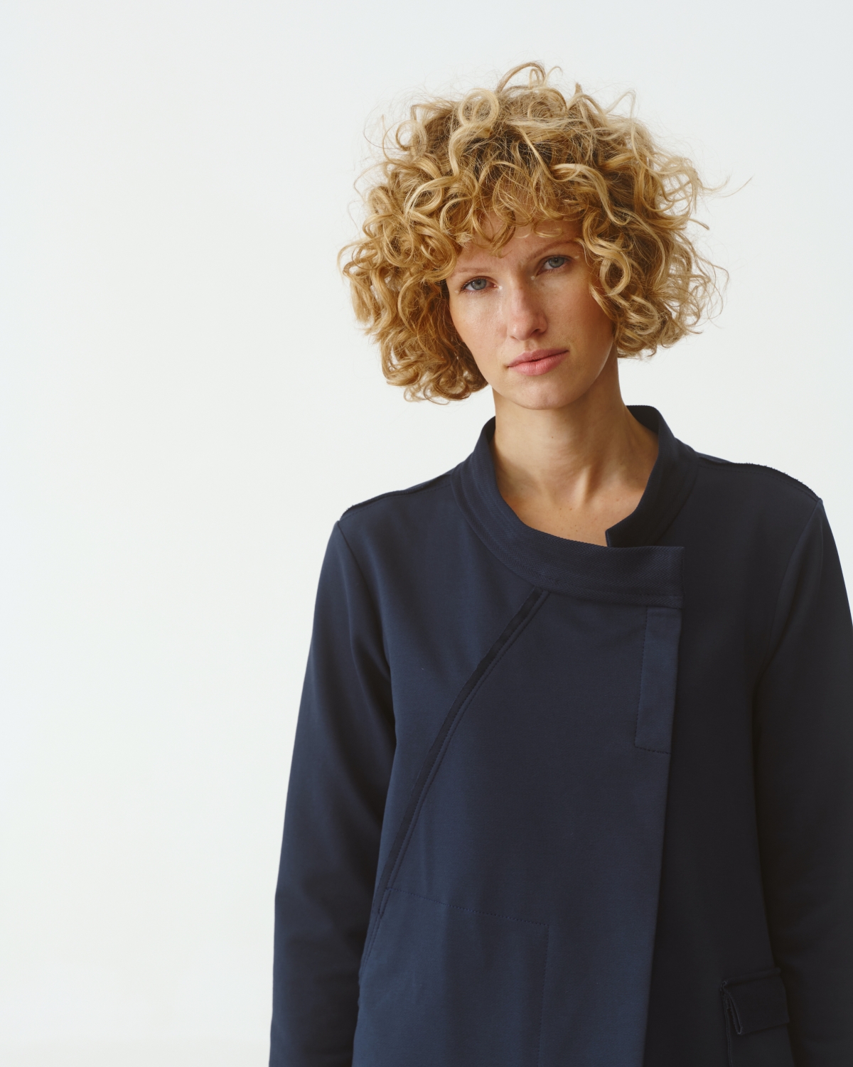 KEDZIOREK: Traumhaft schöne Jacke in blau 5124 – Bild 2